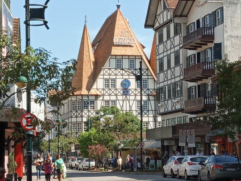 Trânsito na rua XV de Novembro será interrompido para realização de apresentações culturais; saiba quando