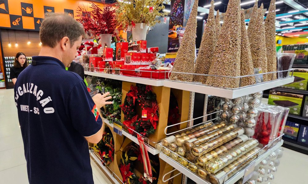 Imetro-SC fiscaliza mais de mil produtos durante a operação Natal Seguro