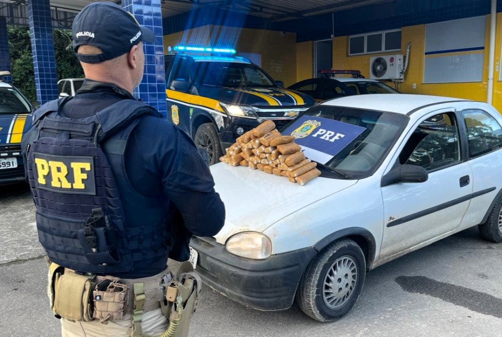 Jovem de 19 anos é preso por tráfico de drogas na BR-280 em Rio Negrinho