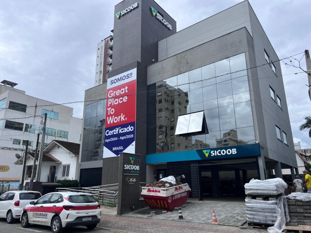 Agência de instituição financeira é arrombada e furtada no bairro Jardim Blumenau