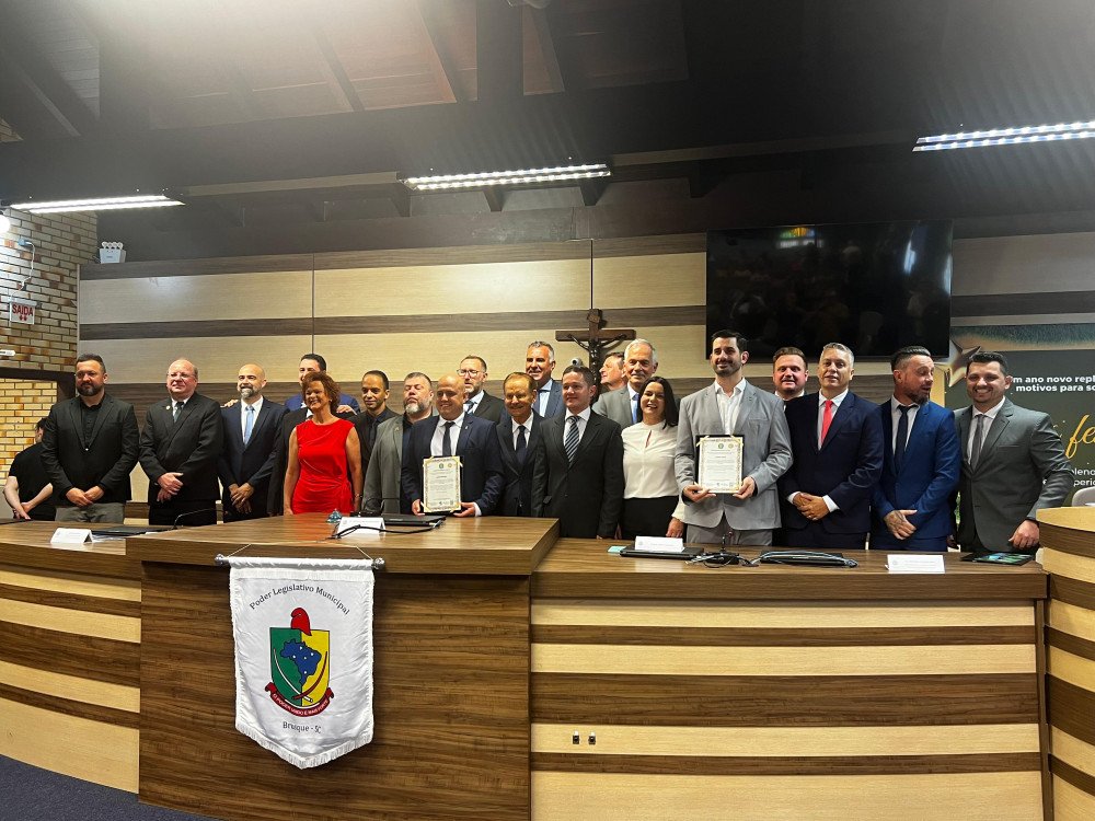 Prefeito, vice-prefeito e vereadores são diplomados em cerimônia na Câmara de Brusque