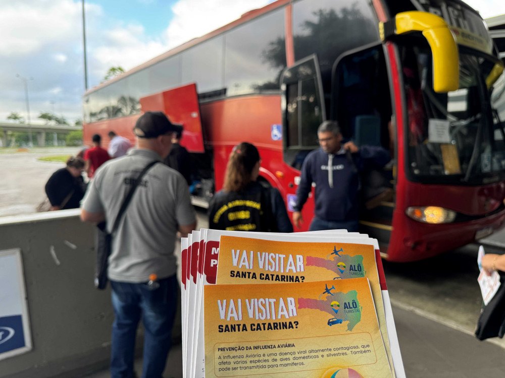 Cidasc realiza ação de educação sanitária para turistas em pontos de grande movimento no estado