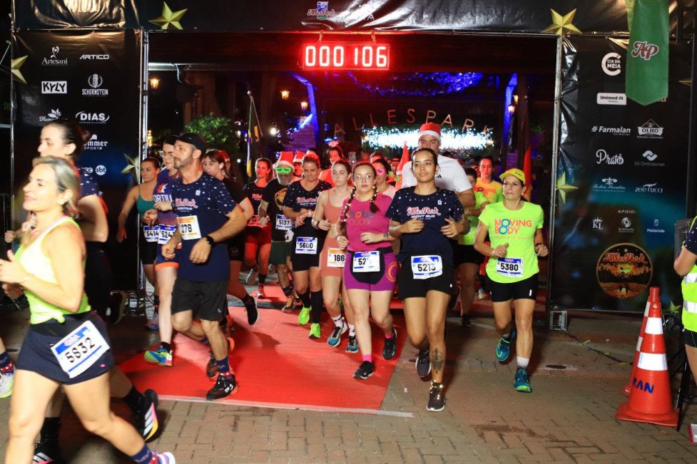 Alles Park Night Run reúne 1.200 atletas em Pomerode