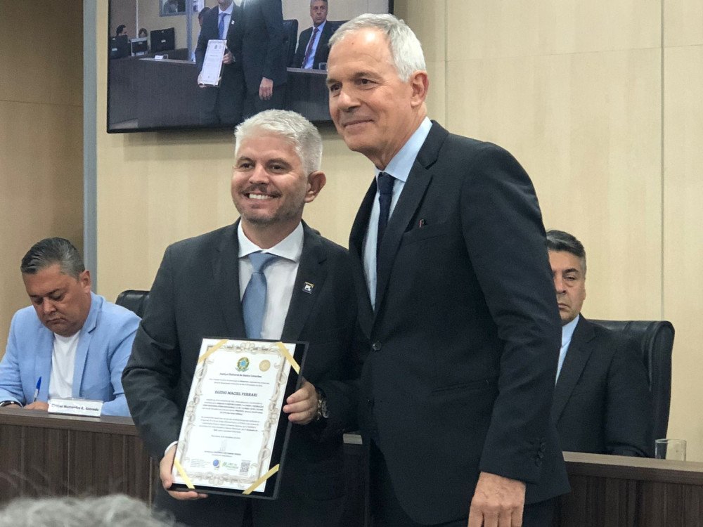 Egidio Ferrari e Maria Regina, além dos vereadores, são diplomados em Blumenau
