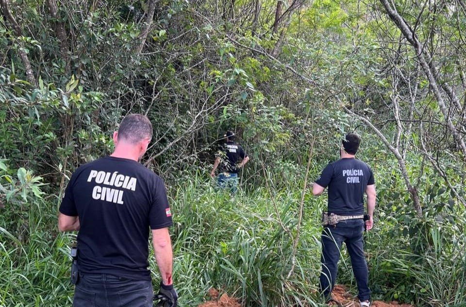 Polícia encontra corpo durante buscas por casal desaparecido em SC