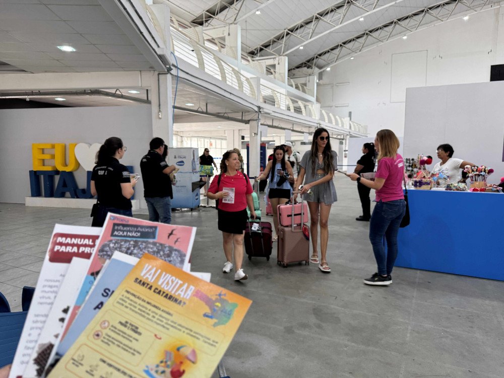 Operação de educação sanitária para turistas é promovida pelo Cidasc em Itajaí