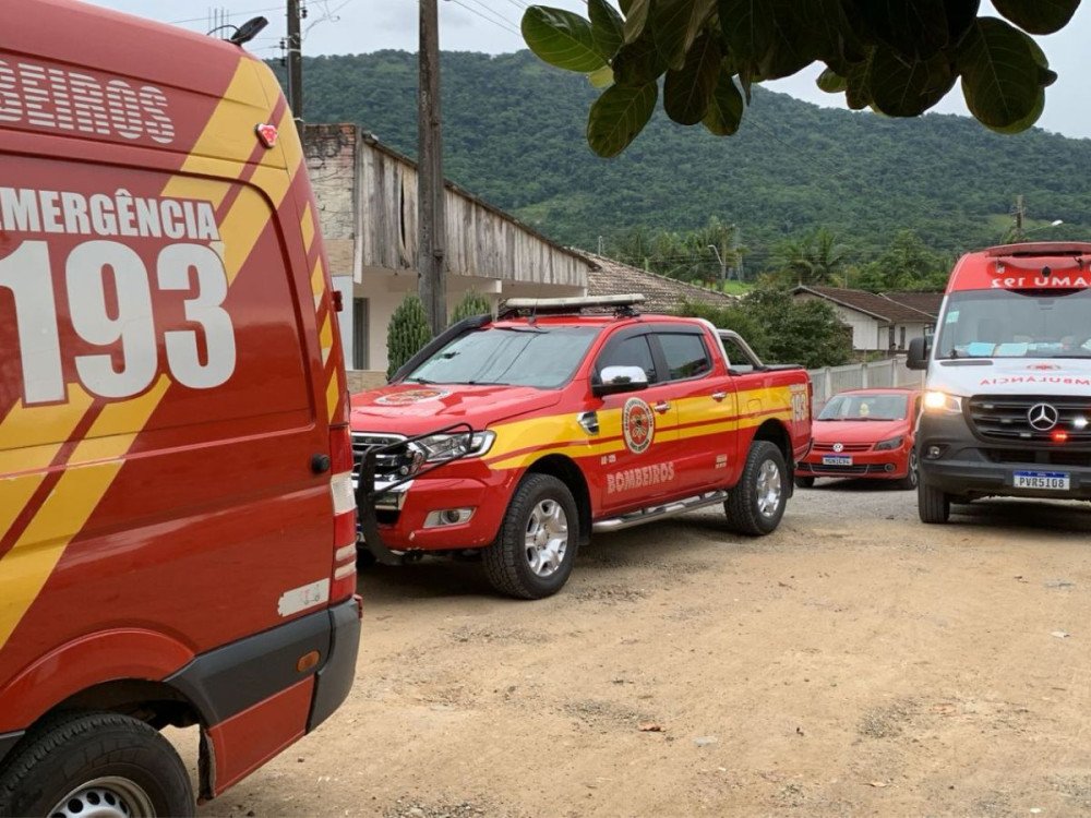 Criança de 2 anos morre afogada em piscina, em Rio do Sul