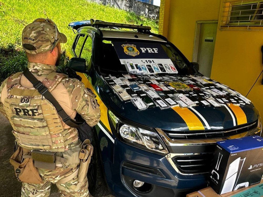 Celulares escondidos em compartimentos falsos de carro são localizados pela PRF na BR-282 em Pinhalzinho