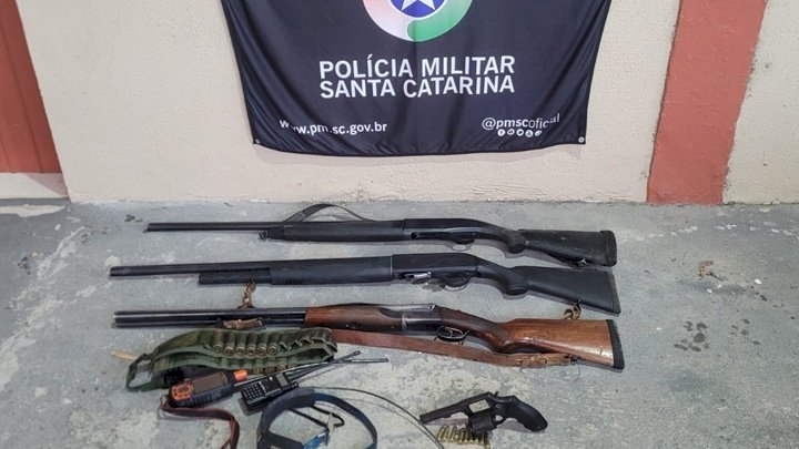 Operação da Polícia Militar Ambiental resulta na apreensão de armas e prisões em Otacílio Costa