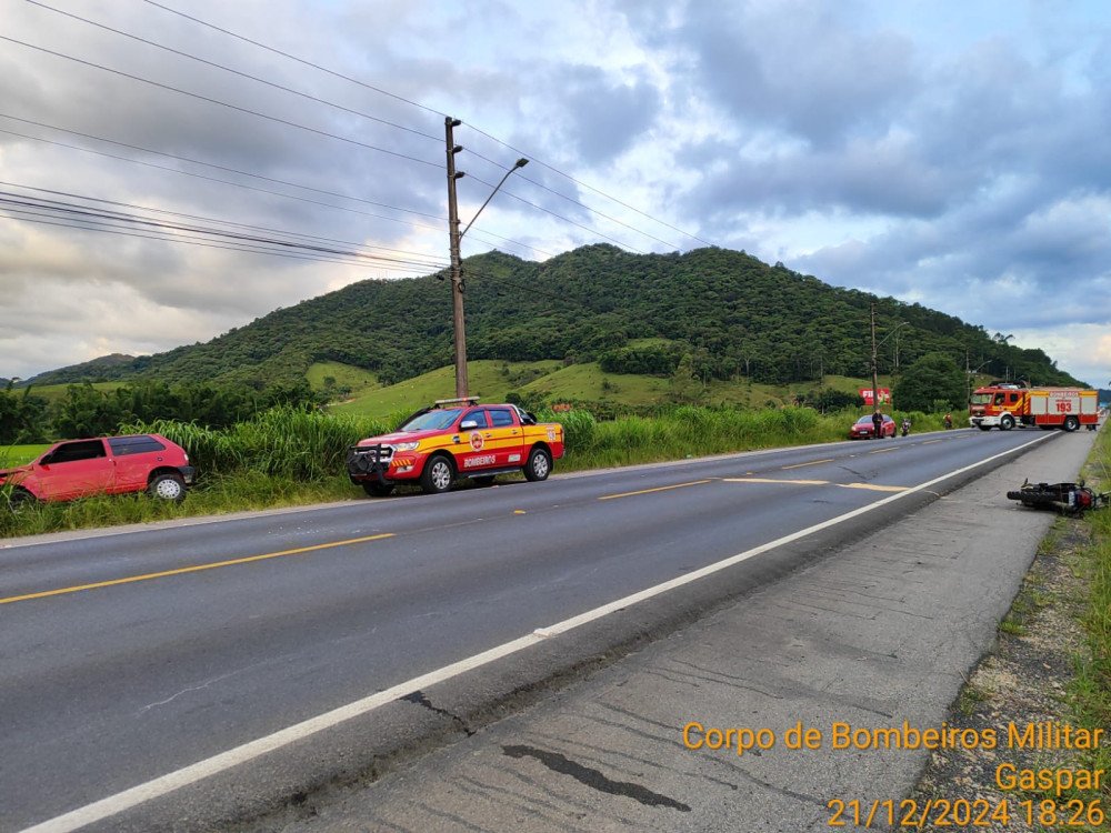 Motociclista fica ferido após acidente com carro em Gaspar
