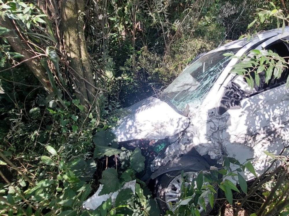 Acidente na BR-470 deixa motorista ferida em Pouso Redondo