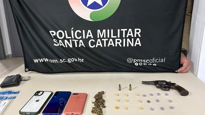 PM prende três homens por tráfico de drogas e porte ilegal de arma de fogo em Chapecó