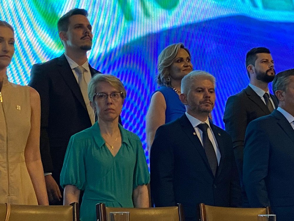 Confira como foi a posse de Egidio Ferrari e Maria Regina de Souza Soar como prefeito e vice-prefeita de Blumenau