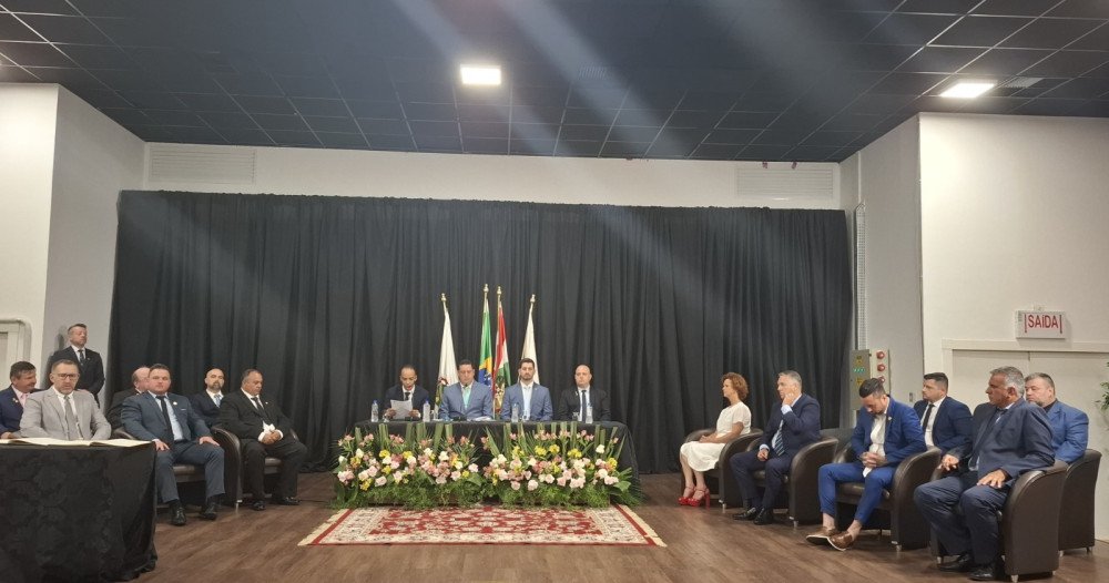 Prefeito e vice-prefeito de Brusque são empossados