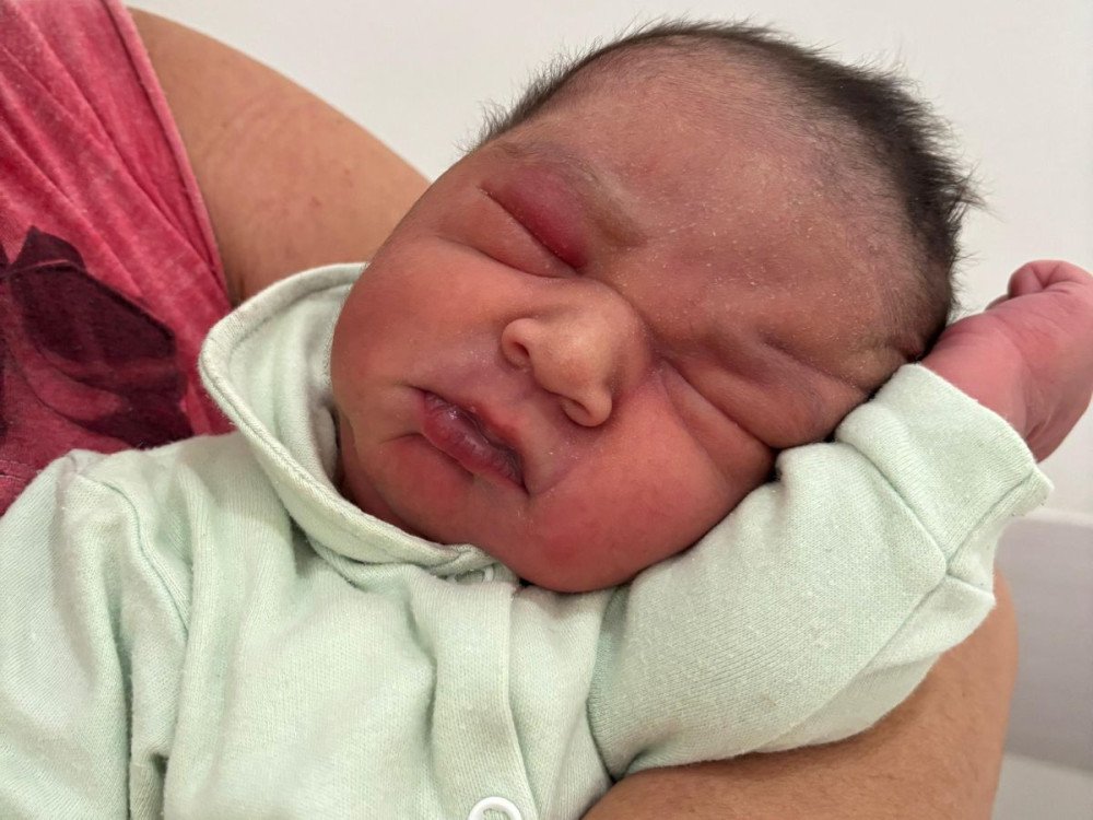Primeiro bebê a nascer em Gaspar no ano de 2025 é um menino