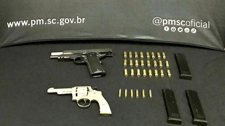 PM prende homem por porte ilegal de arma de fogo após ameaçar vizinhos em São Miguel do Oeste