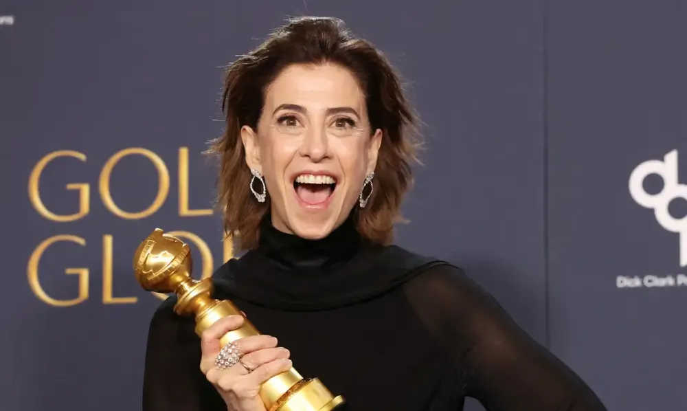 Fernanda Torres leva Globo de Ouro por atuação em 