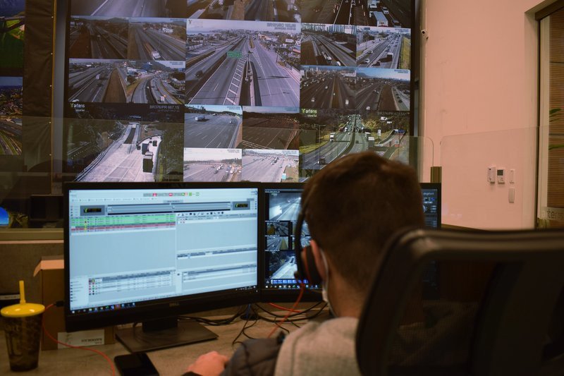 Movimento intenso de veículos marca início de semana na BR-101, em SC