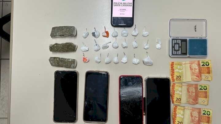 Polícia Militar prende trio por tráfico de drogas em Brusque