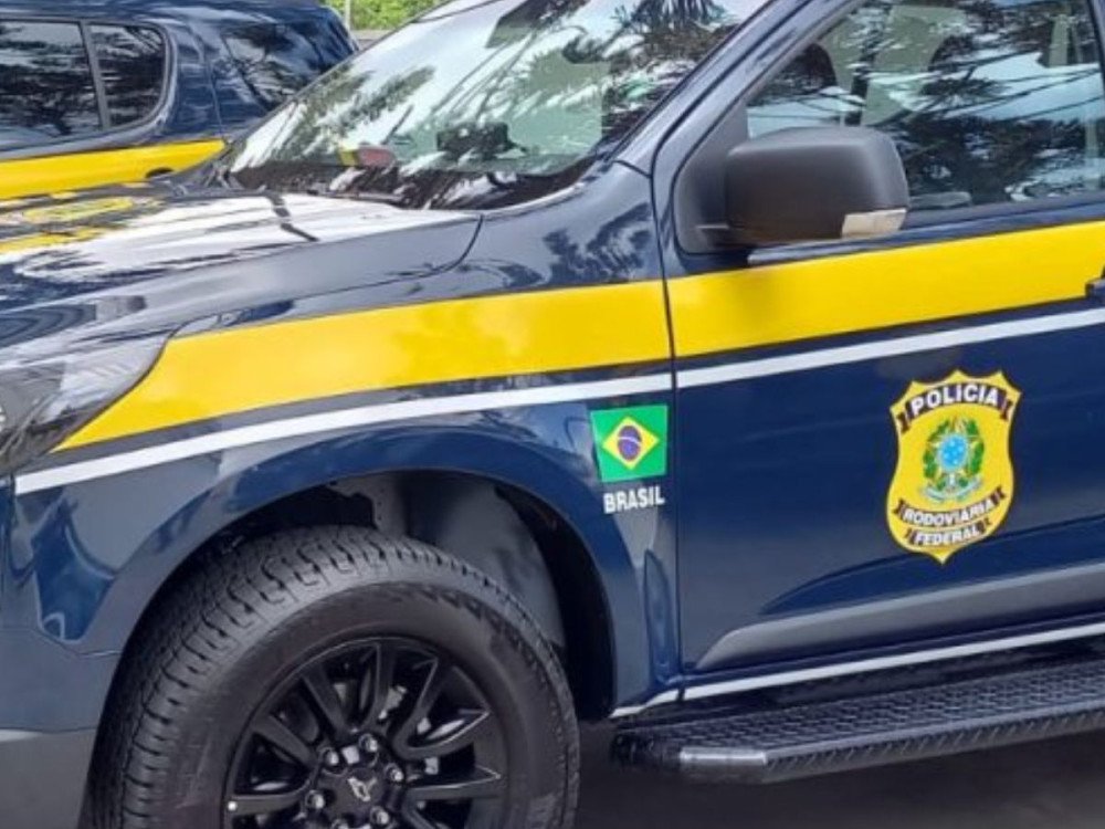 Acidente entre caminhão e carro deixa motorista ferido na BR-470, em Apiúna