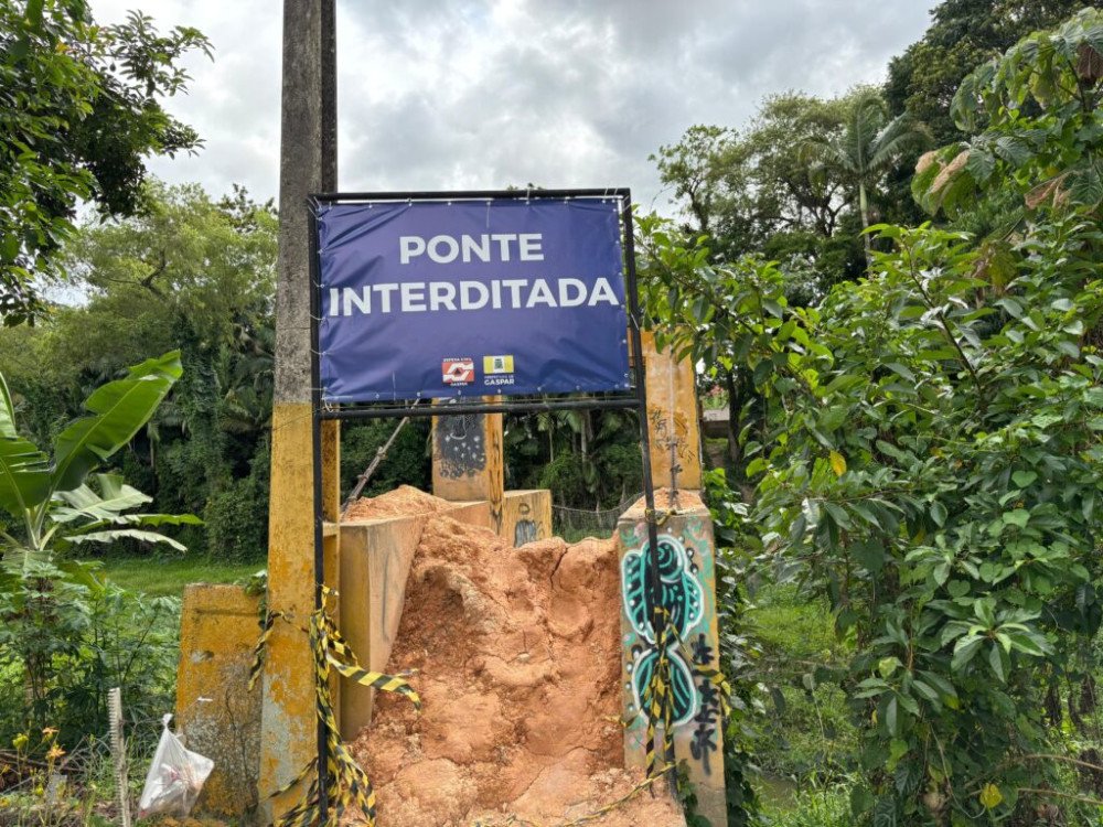 Ponte pênsil de Gaspar será interditada com tapumes na próxima semana