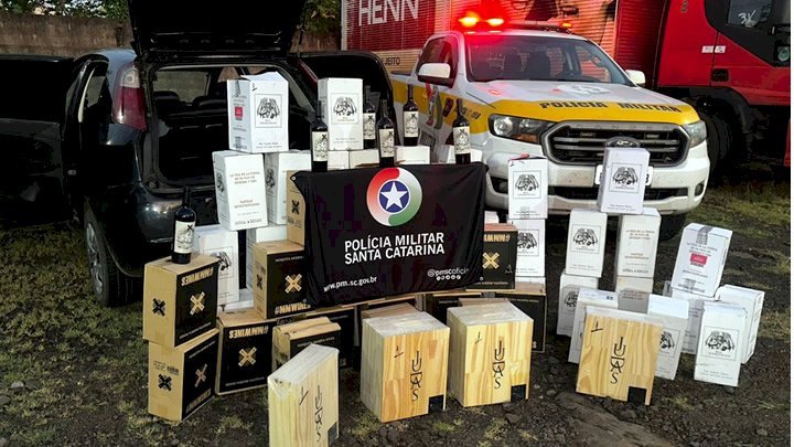 Motorista foge da PMRv e deixa para trás carga ilegal de vinhos em Erval Velho