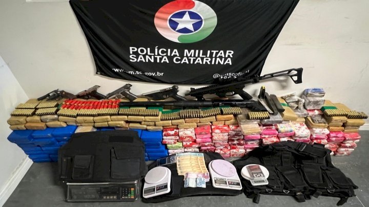 PM apreende armas de fogo e quase 150 kg de drogas em Florianópolis