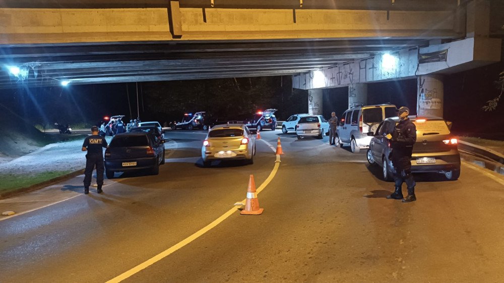 Fiscalização de trânsito em Blumenau resulta na apreensão de 14 veículos irregulares