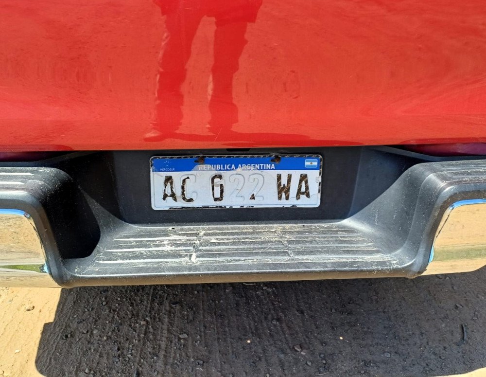 PRF flagra carros argentinos com placas ilegíveis na BR-101 em Tubarão