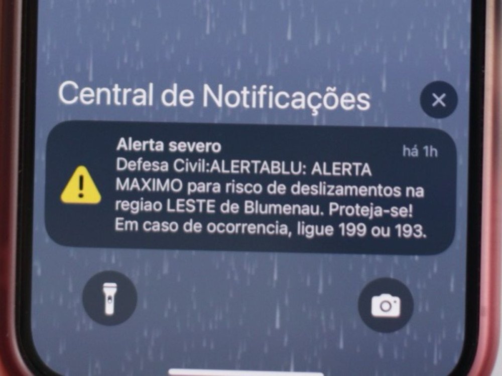Primeiro alerta de deslizamento em Blumenau é enviado pelo celular; cidade registra 49 ocorrências