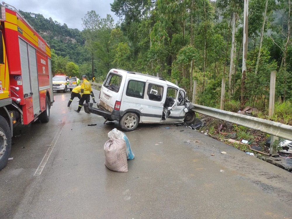 Grave acidente na SC-350 em Alfredo Wagner deixa um morto e quatro feridos