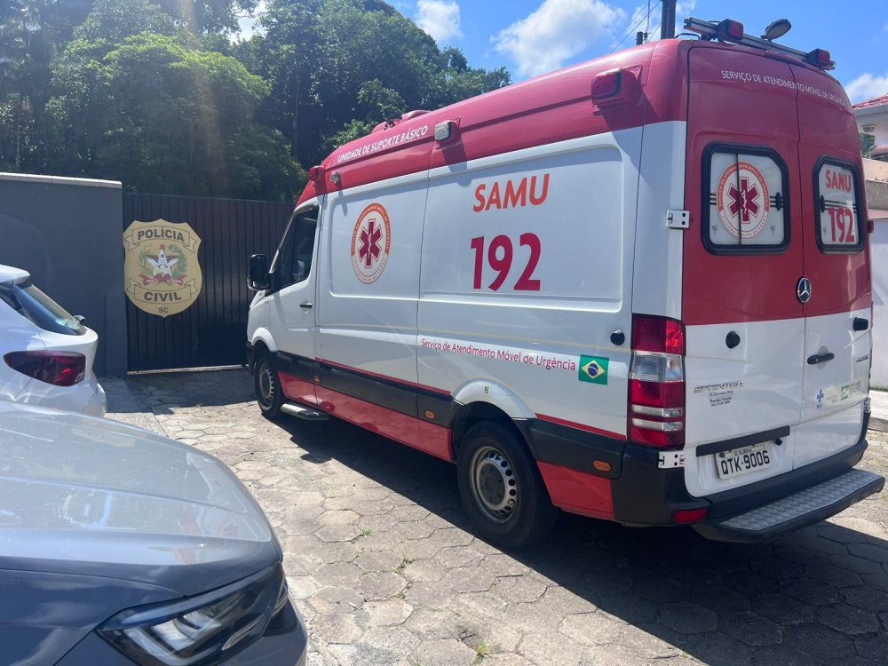 Foragido é preso em Blumenau e causa confusão na delegacia
