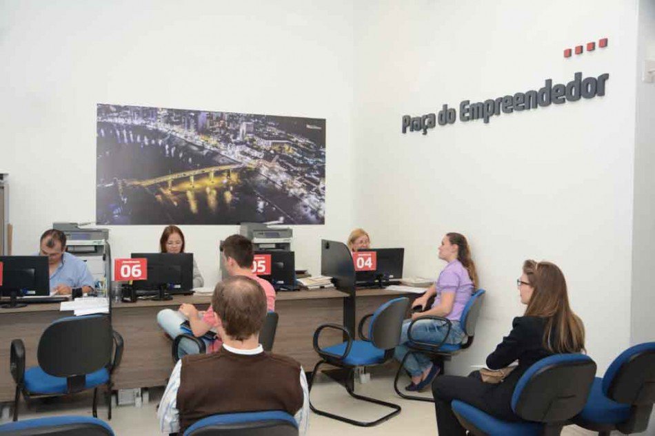 Mutirão em Blumenau ajuda Microempreendedores Individuais (MEIs) a regularizarem pendências fiscais até 30 de janeiro