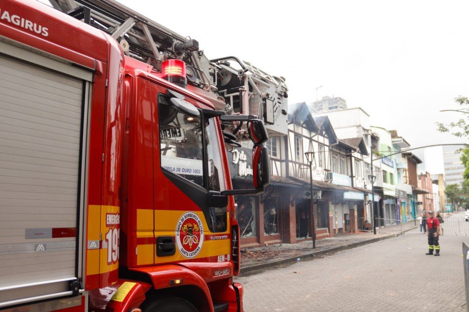 Trecho interditado por conta do incêndio na Rua XV de Novembro será liberado a partir deste sábado em Blumenau