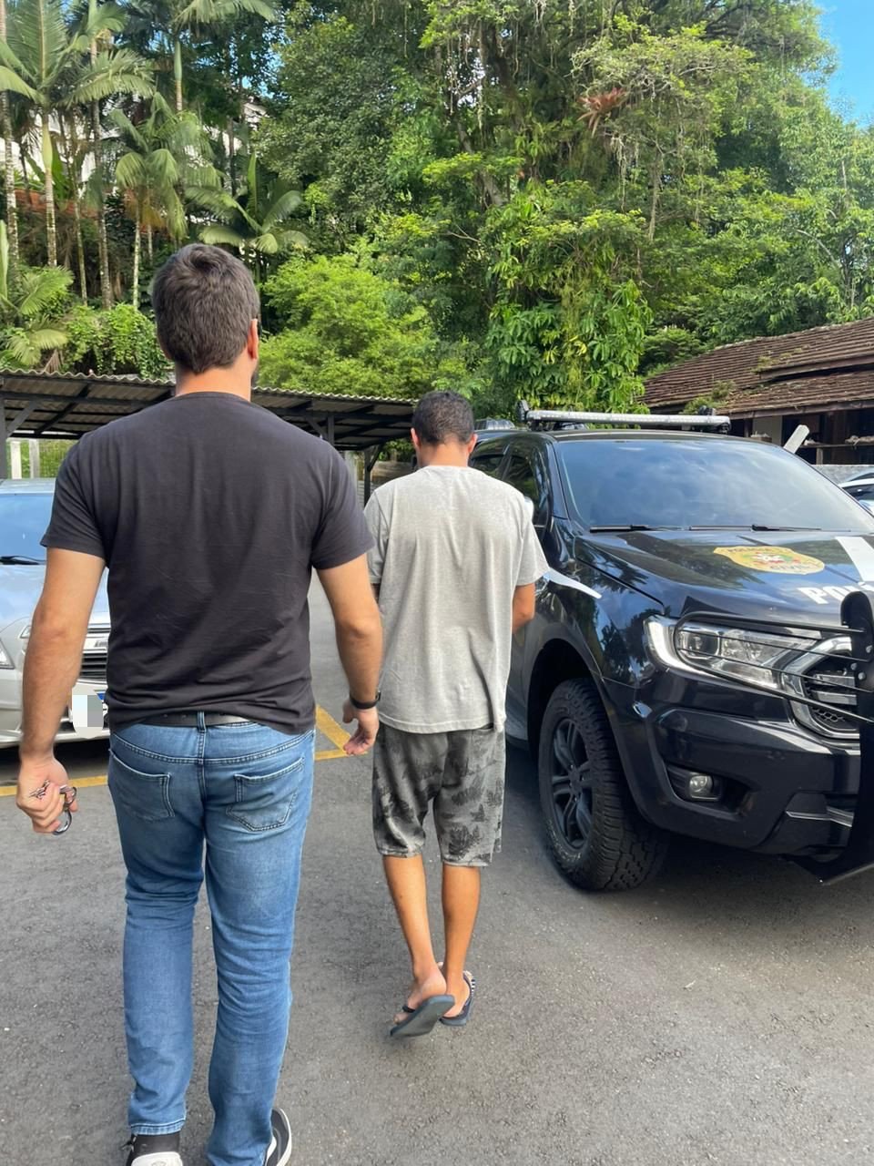 Homem que tentou matar amigo por conta de dívida de carro é preso pela polícia em Blumenau