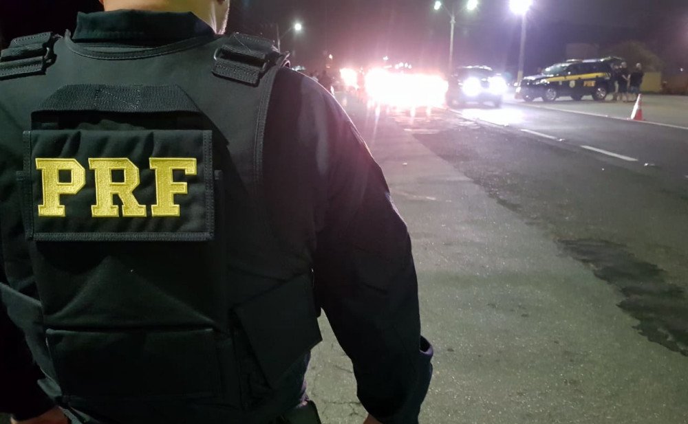 PRF alerta sobre golpe de falsas multas com nome da instituição