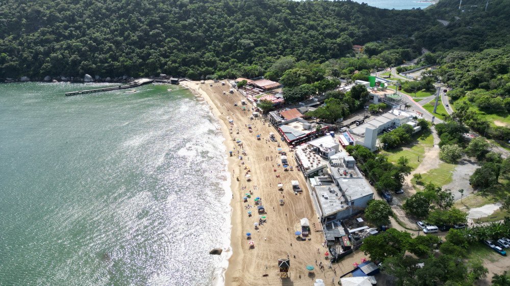 Praia de Laranjeiras é a mais fotografada e avaliada do Brasil no Google Maps