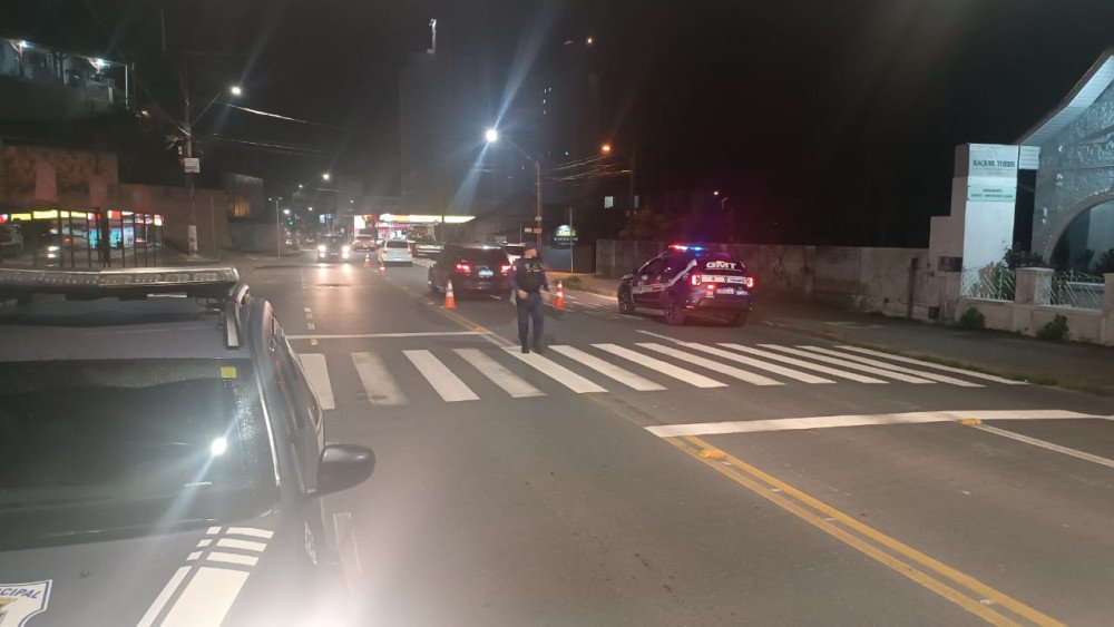 Motoristas são flagrados sem CNH e com veículos irregulares em blitz de Blumenau