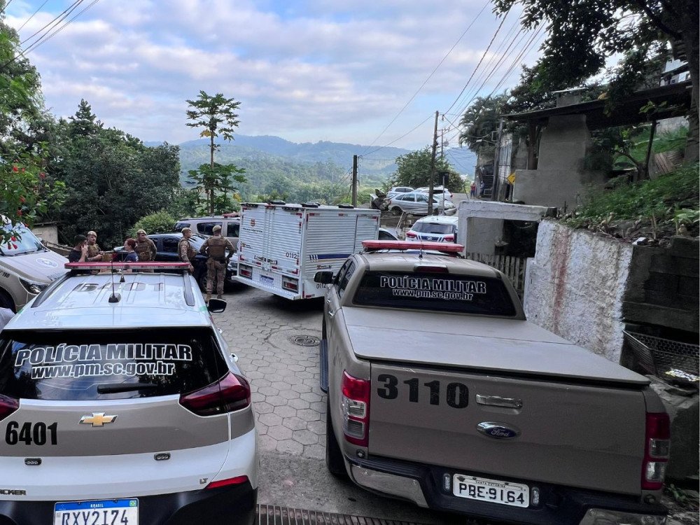 Vídeo: Confronto com a PM termina com um morto e dois foragidos presos em Blumenau