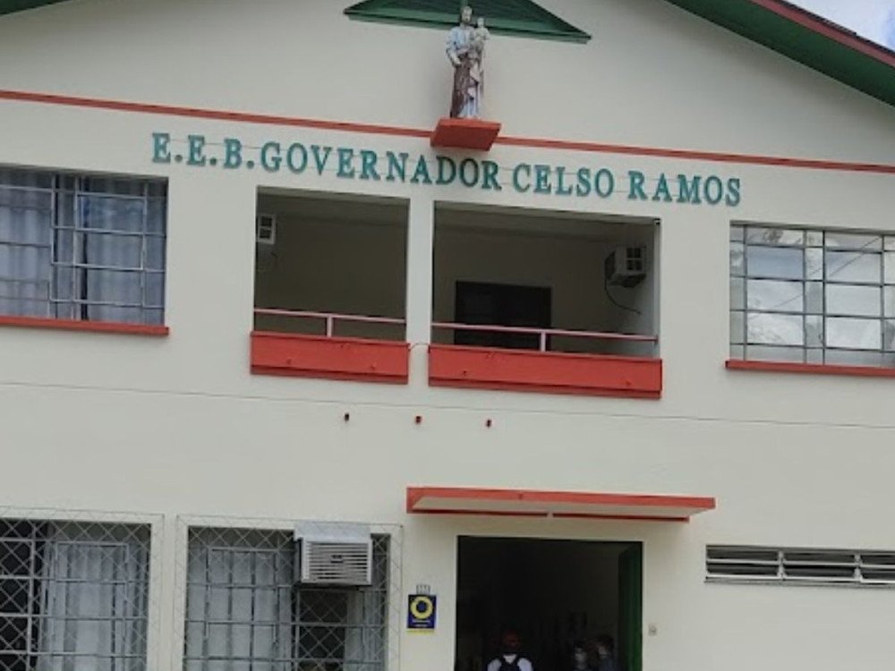 Problemas elétricos causam suspensão das aulas na Escola Estadual Governador Celso Ramos, em Blumenau