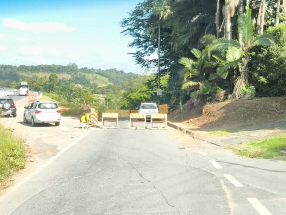Alça de acesso ao bairro Fortaleza, em Blumenau, é interditada para obras na BR-470
