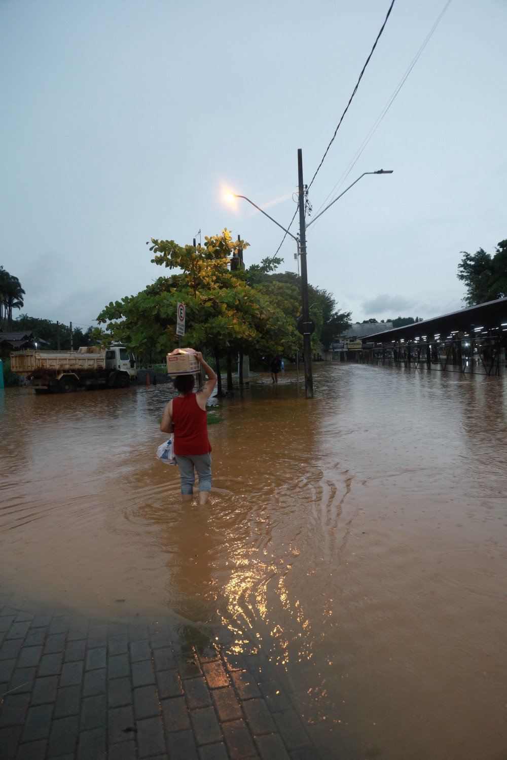 Chuva: Blumenau registra mais de 140 ocorrências e aulas estão suspensas na manhã desta sexta em algumas unidades; confira