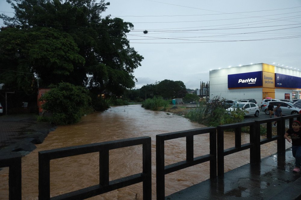 Sobe para 165 o número de ocorrências em Blumenau por conta da chuva, aponta novo balanço da Defesa Civil