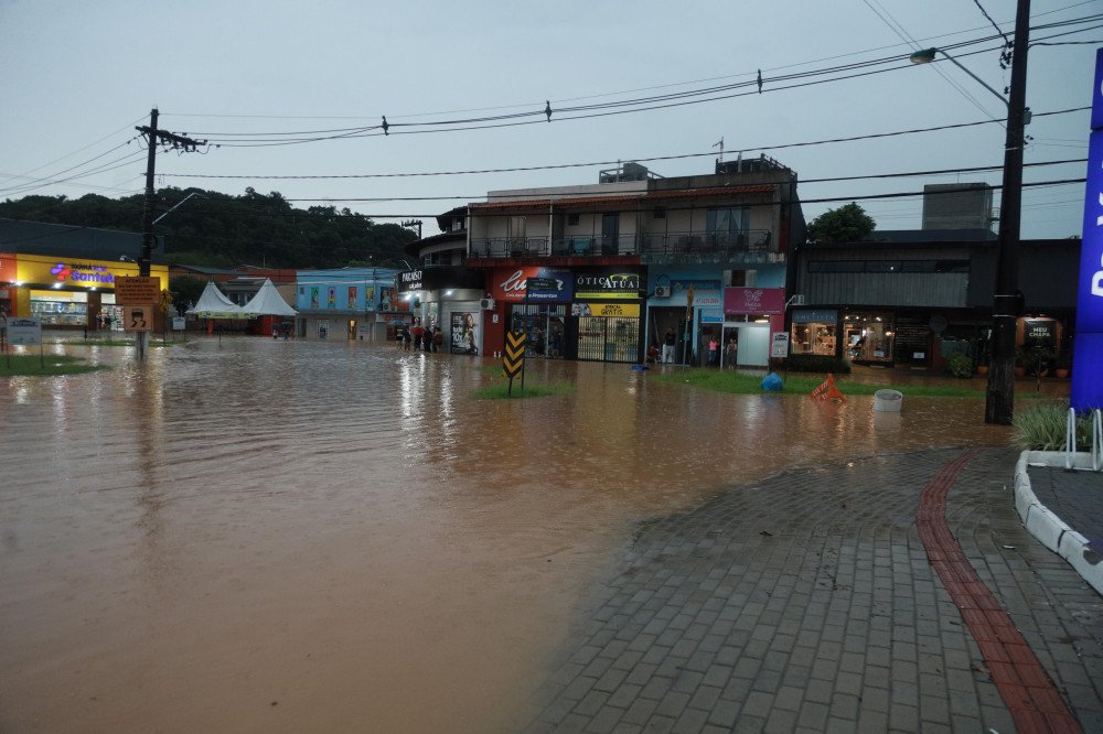 Perdeu a placa do seu carro durante os alagamentos em Blumenau? Confira o que fazer