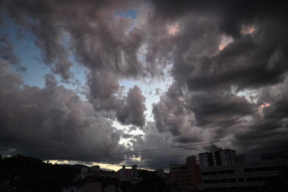 Defesa Civil alerta para chuva e trovoada a partir desta sexta-feira; confira