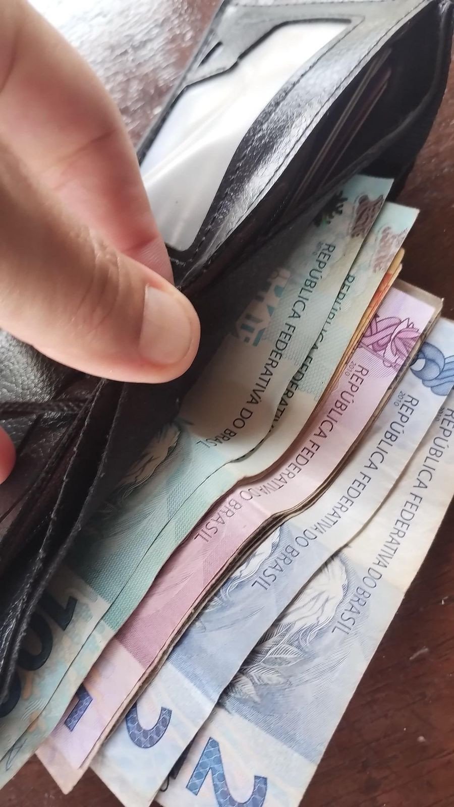 Carteira com dinheiro é encontrada na Itoupava Norte em Blumenau