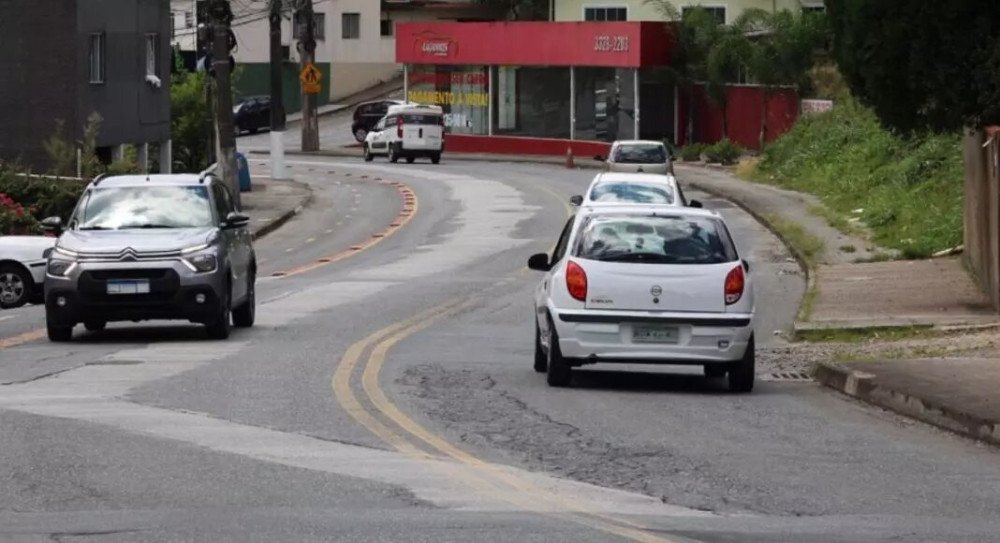 Obra na Rua Caçadores impacta trânsito entre esta quinta-feira e sábado em Blumenau; saiba como fica