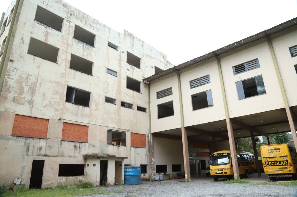 Vereadores de Blumenau fazem visita a imóvel que pode ser a nova sede do Legislativo Municipal; veja vídeo