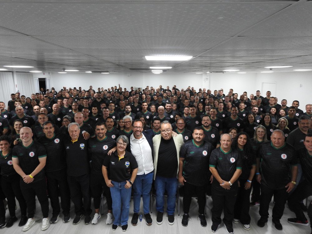 Federação Catarinense de Futebol de Salão qualifica árbitros para temporada 2025 em evento de pré-temporada