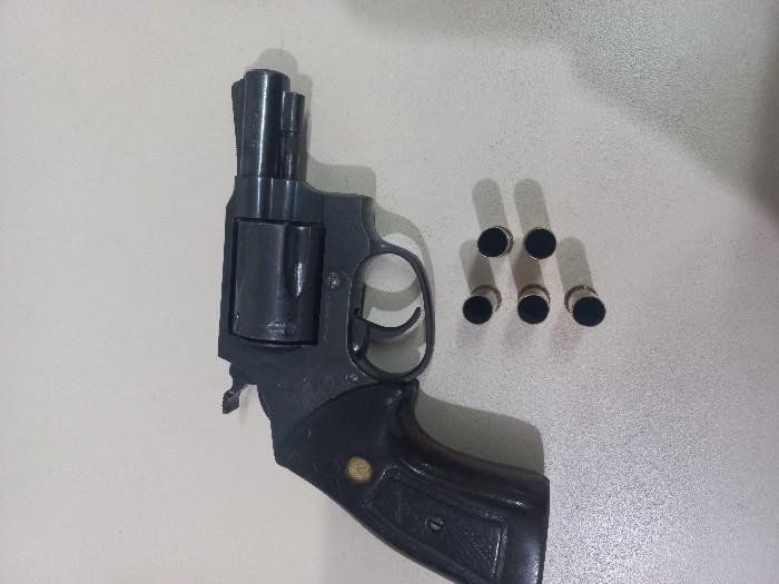 Homem é encontrado armado após invadir casa e alegar perseguição em Blumenau